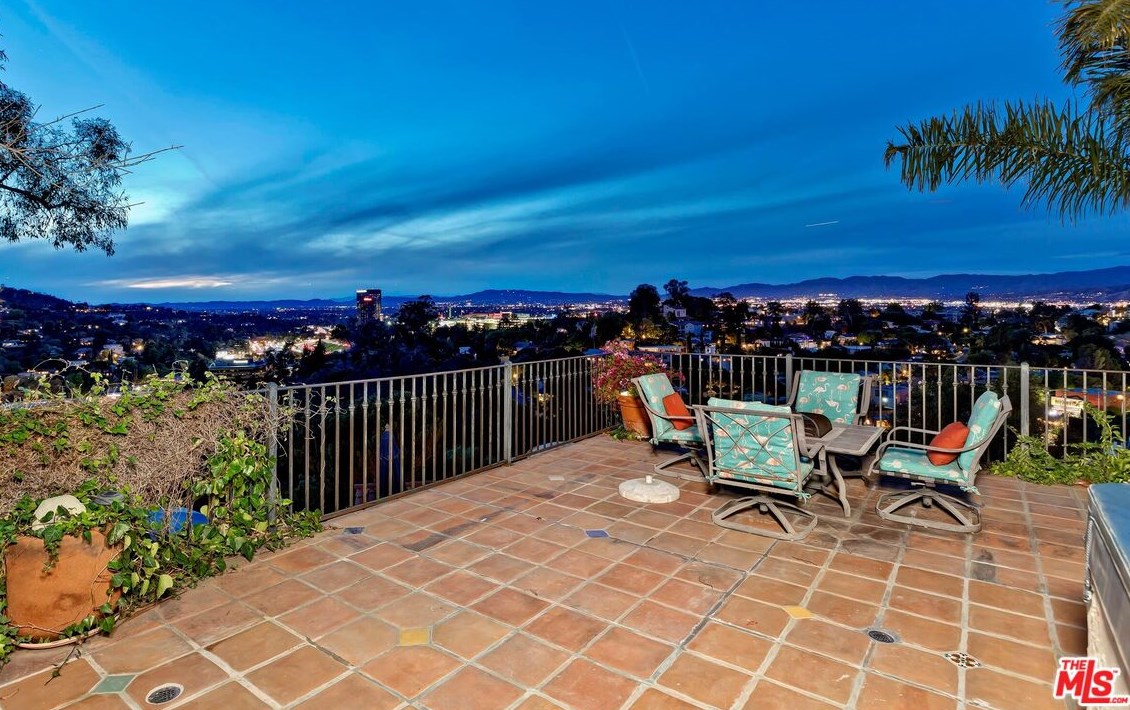 3346 Knoll Dr, Los Angeles CA  90068-1520 exterior