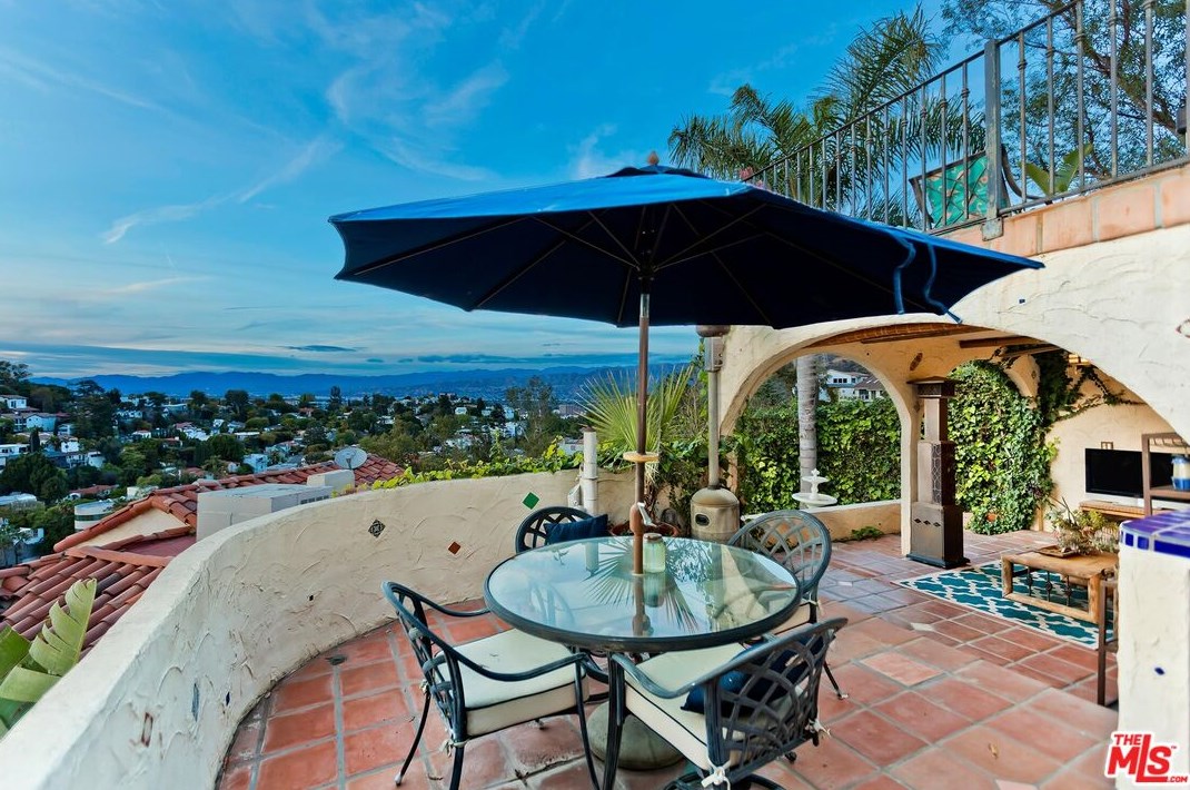 3346 Knoll Dr, Los Angeles CA  90068-1520 exterior