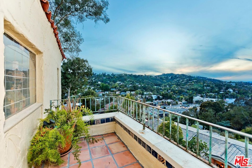 3346 Knoll Dr, Los Angeles CA  90068-1520 exterior