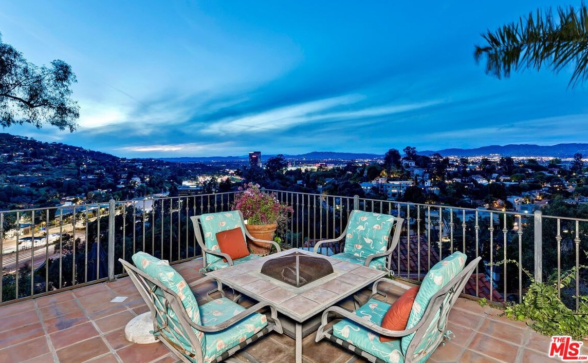3346 Knoll Dr, Los Angeles CA  90068-1520 exterior
