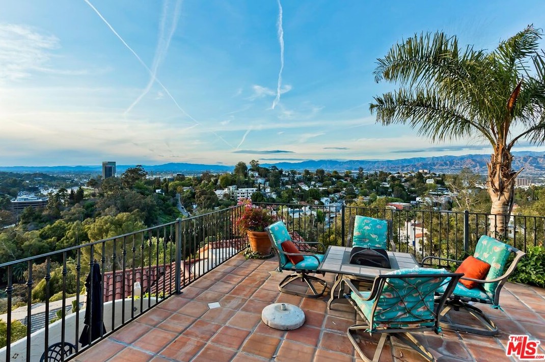 3346 Knoll Dr, Los Angeles CA  90068-1520 exterior