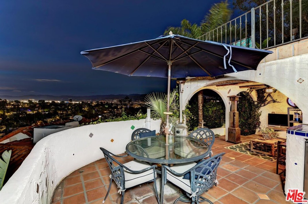 3346 Knoll Dr, Los Angeles CA  90068-1520 exterior