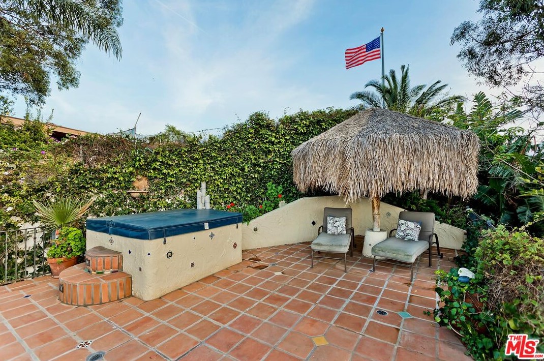 3346 Knoll Dr, Los Angeles CA  90068-1520 exterior