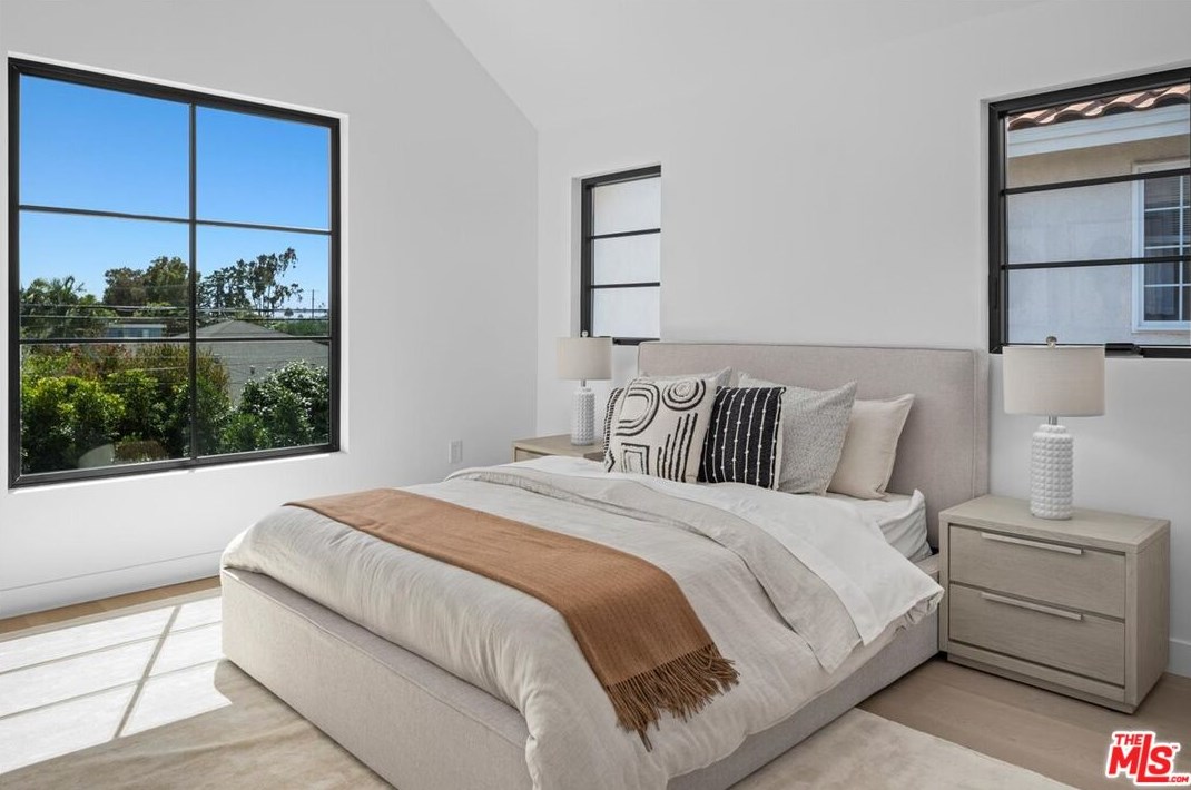 3945 Beethoven St, Los Angeles CA  90066-4144 exterior