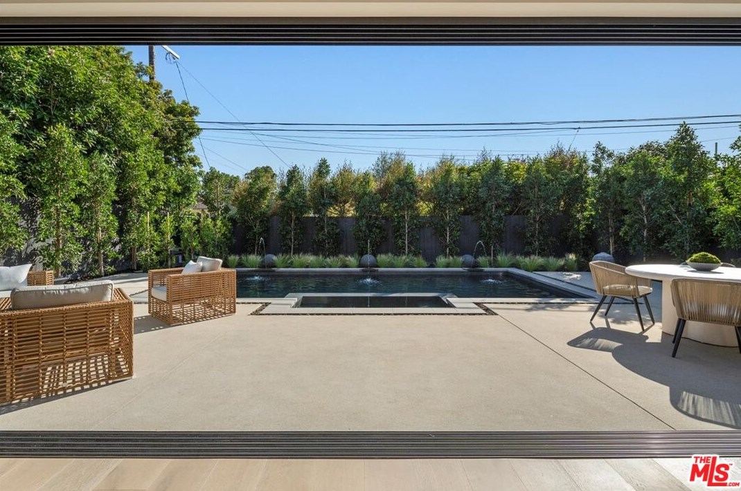 3945 Beethoven St, Los Angeles CA  90066-4144 exterior