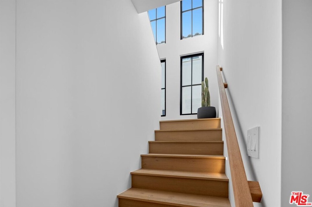 3945 Beethoven St, Los Angeles CA  90066-4144 exterior
