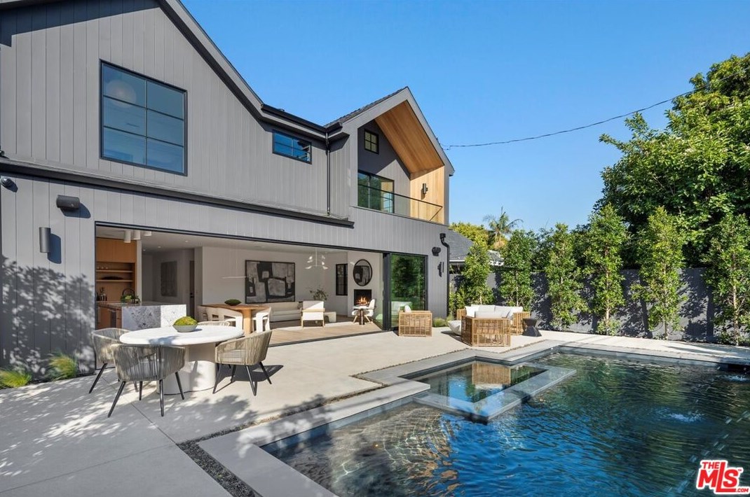 3945 Beethoven St, Los Angeles CA  90066-4144 exterior