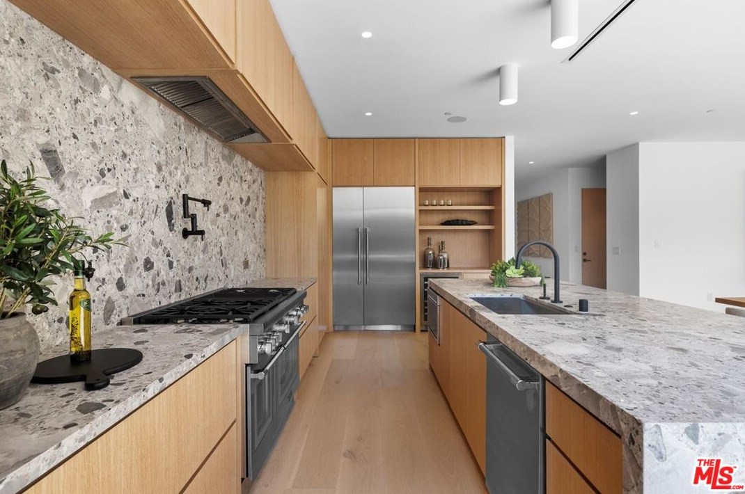 3945 Beethoven St, Los Angeles CA  90066-4144 exterior