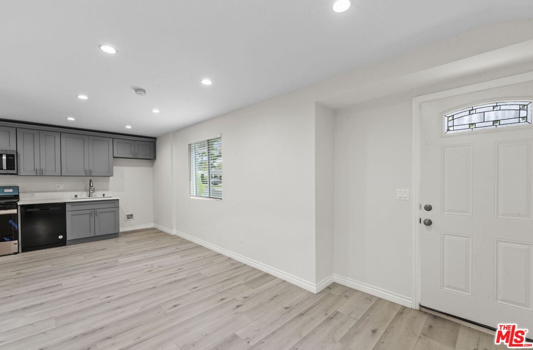 18352 Domino St, Los Angeles CA  91335-7020 exterior