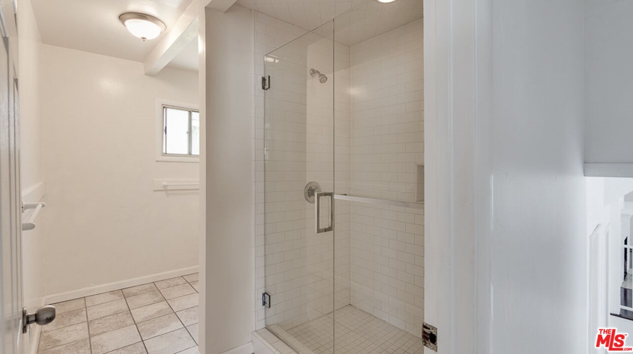 1660 Lemoyne St, Los Angeles CA  90026-2640 exterior