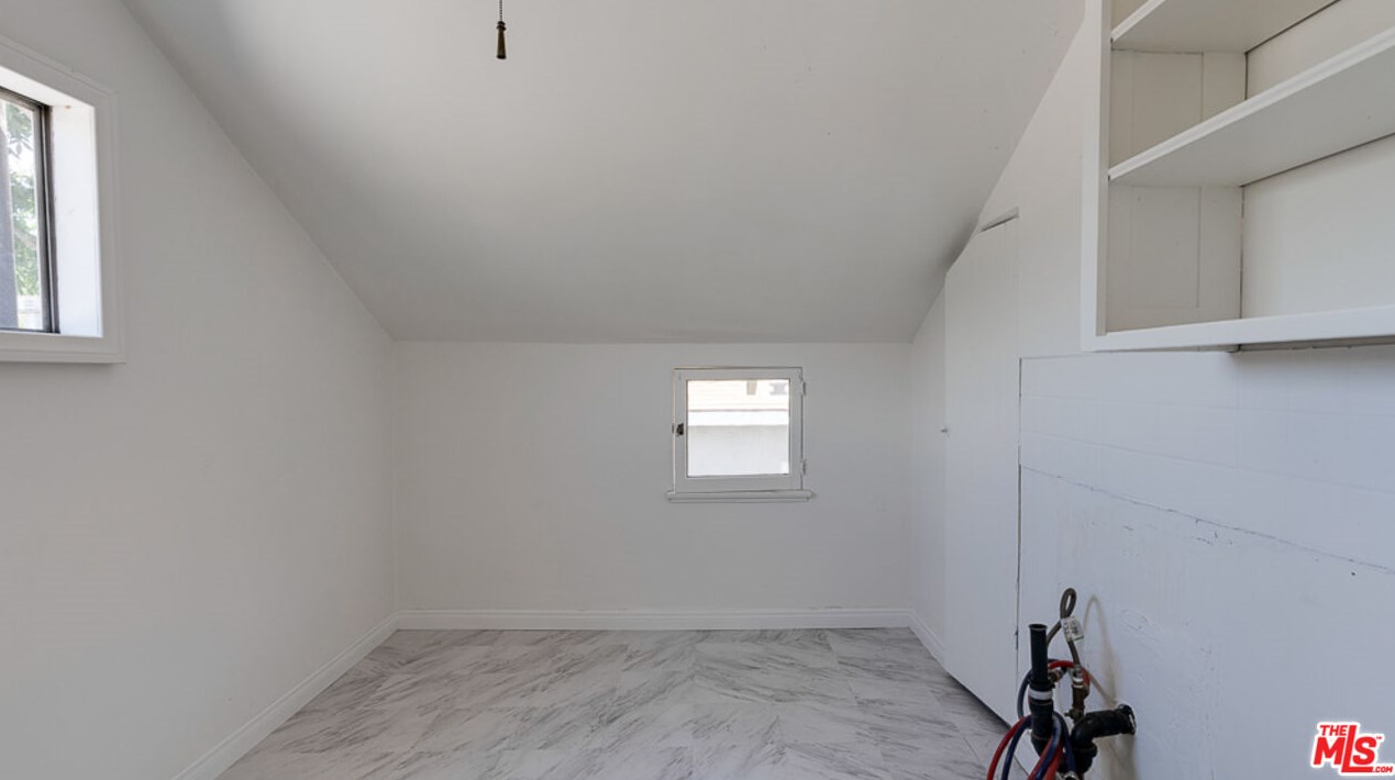 1660 Lemoyne St, Los Angeles CA  90026-2640 exterior