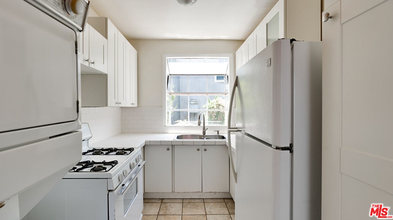 1660 Lemoyne St, Los Angeles CA  90026-2640 exterior