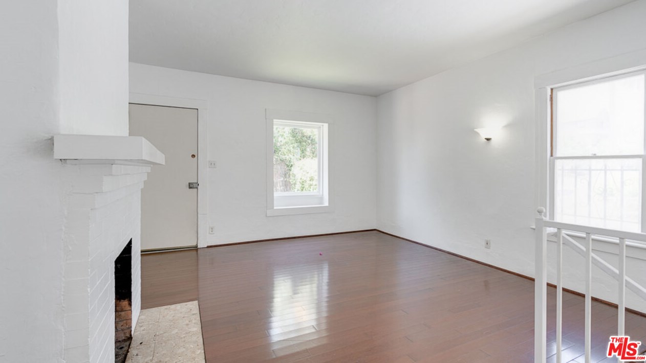 1660 Lemoyne St, Los Angeles CA  90026-2640 exterior