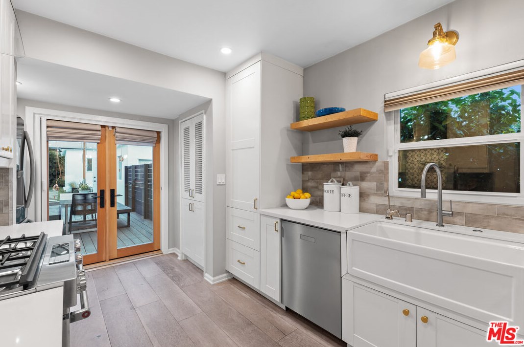 8353 Georgetown Ave, Los Angeles CA  90045-2612 exterior