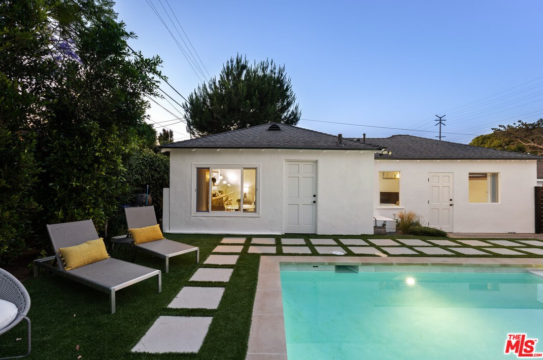 8353 Georgetown Ave, Los Angeles CA  90045-2612 exterior