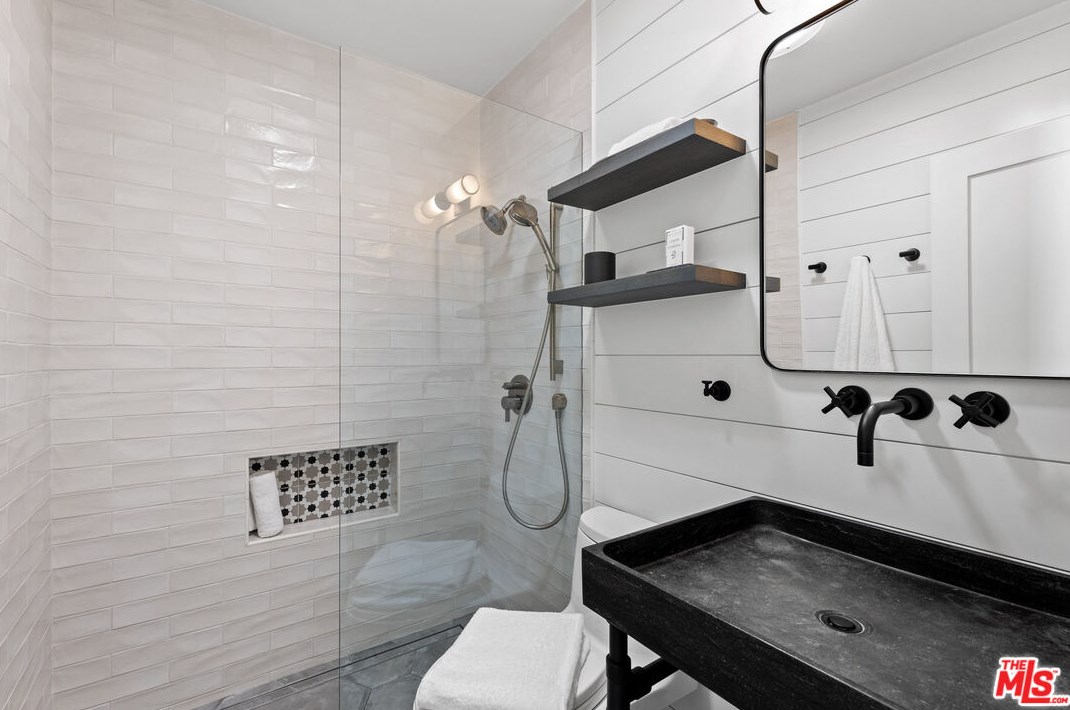 8353 Georgetown Ave, Los Angeles CA  90045-2612 exterior