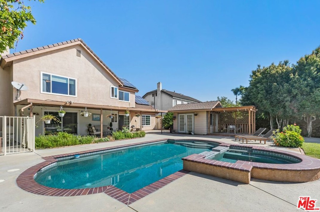 144 Blue Mountain Way, Claremont CA  91711-2824 exterior