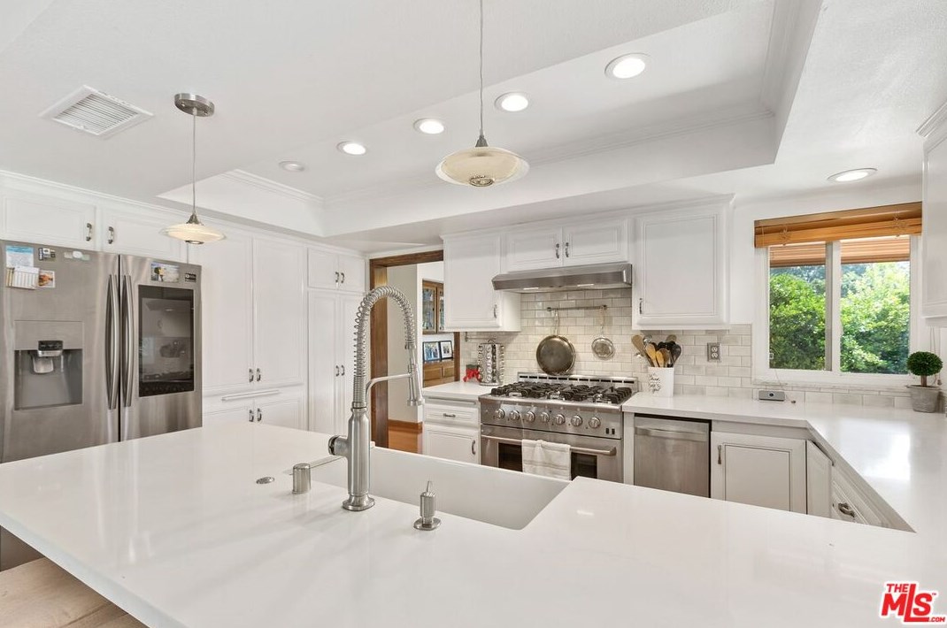 144 Blue Mountain Way, Claremont CA  91711-2824 exterior