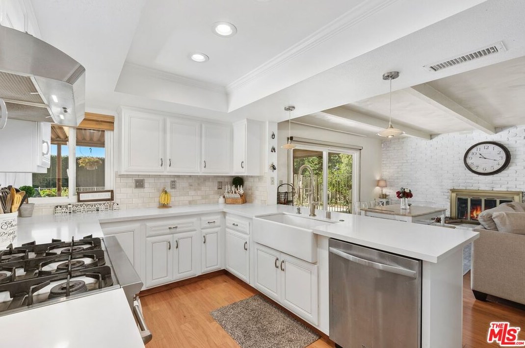 144 Blue Mountain Way, Claremont CA  91711-2824 exterior