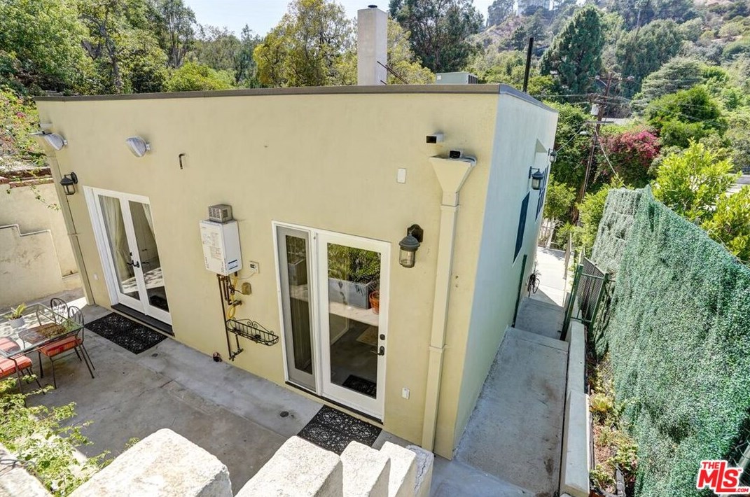 2070 Stanley Hills Dr, Los Angeles CA  90046-7752 exterior