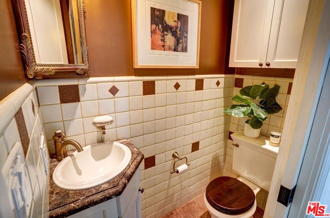 2070 Stanley Hills Dr, Los Angeles CA  90046-7752 exterior