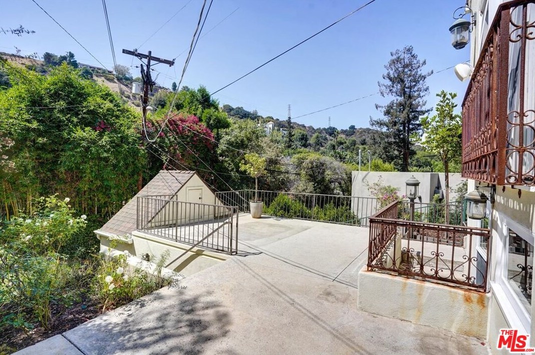 2070 Stanley Hills Dr, Los Angeles CA  90046-7752 exterior