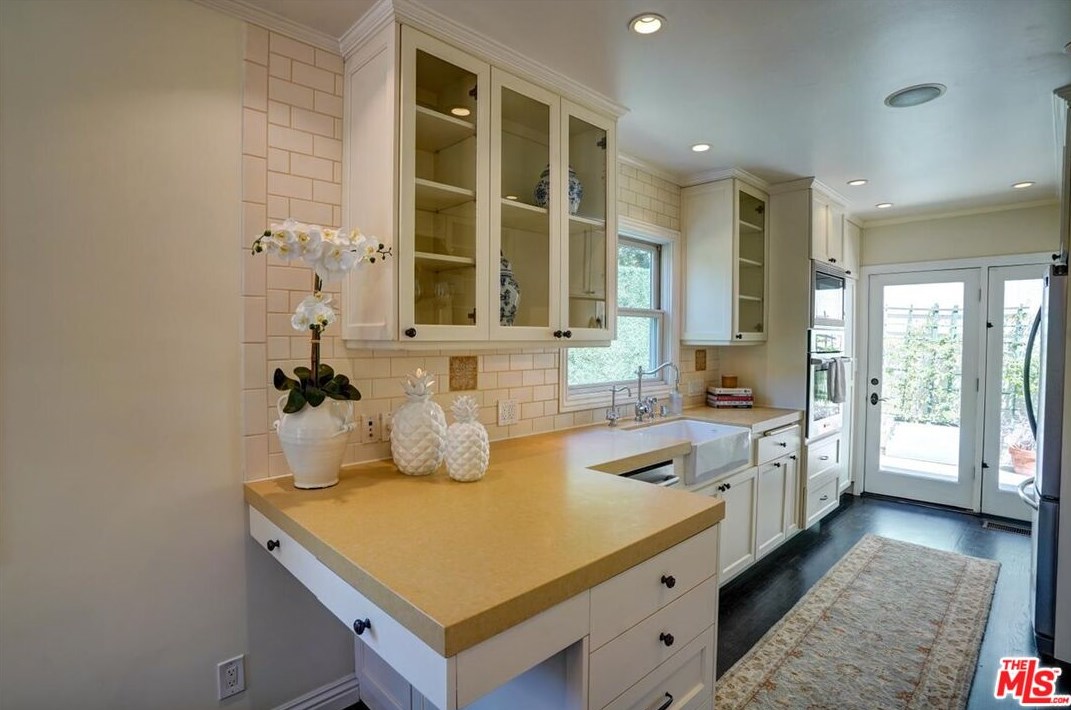 2070 Stanley Hills Dr, Los Angeles CA  90046-7752 exterior