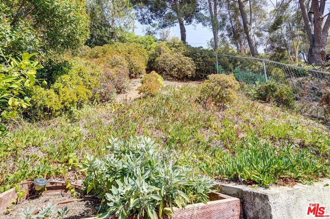 2070 Stanley Hills Dr, Los Angeles CA  90046-7752 exterior