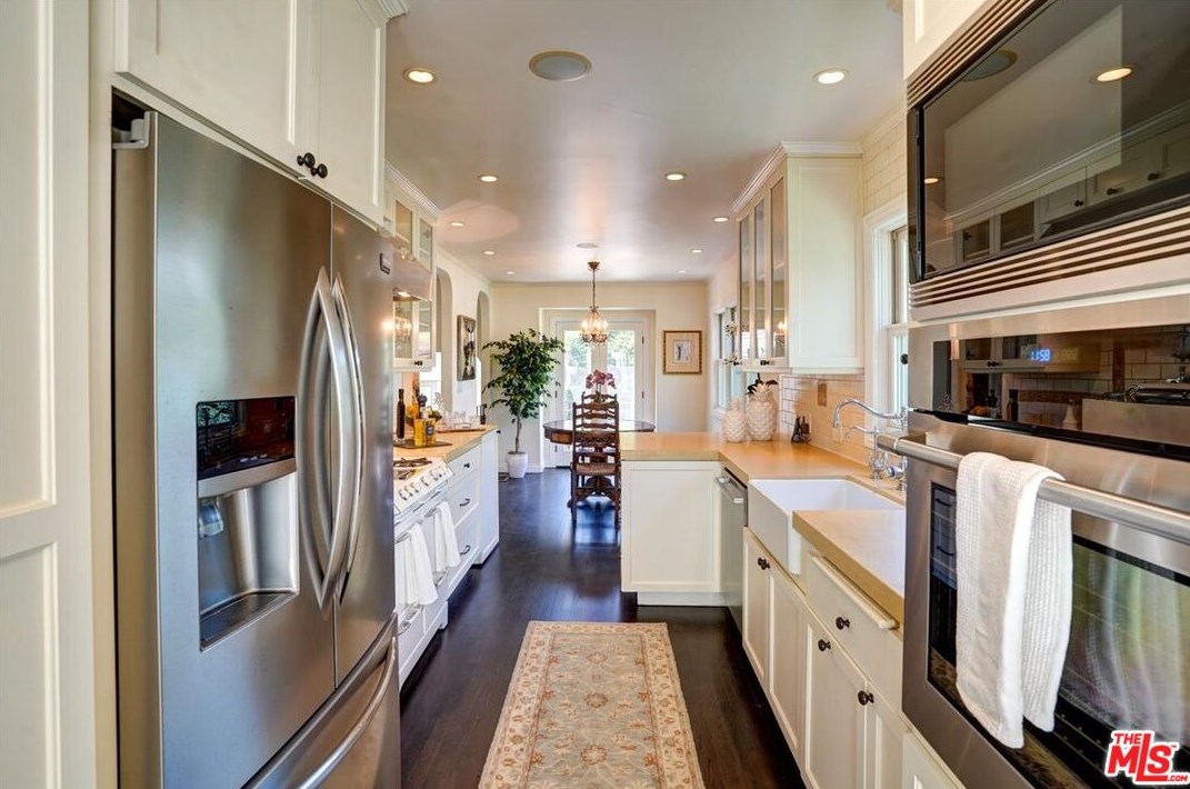 2070 Stanley Hills Dr, Los Angeles CA  90046-7752 exterior