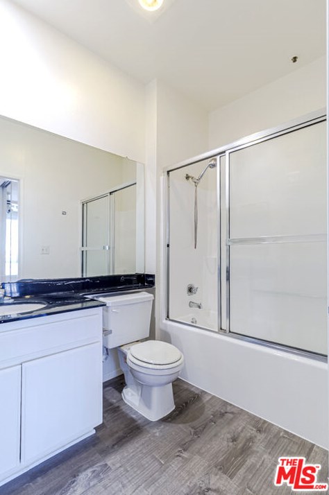 500 Berendo St, Los Angeles CA  90020-5602 exterior