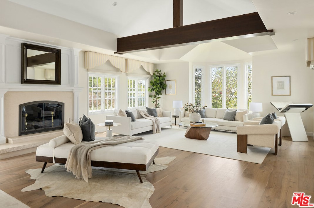 5933 Annie Oakley Rd, Calabasas, CA 91302
