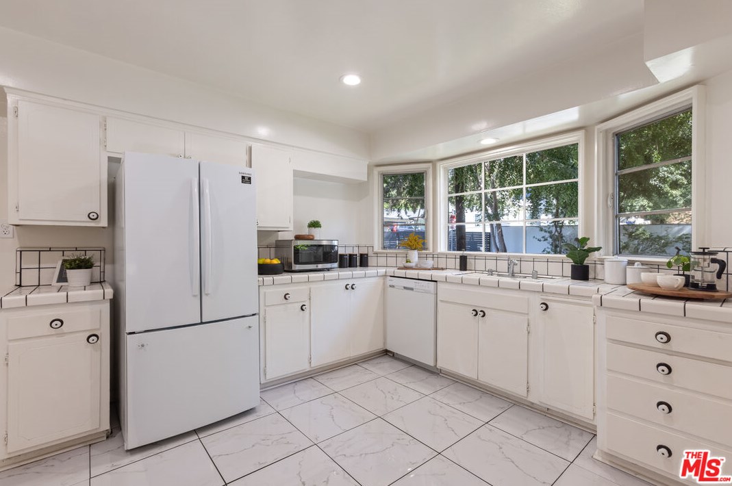 11600 Canton Pl, North Hollywood CA  91604-4163 exterior