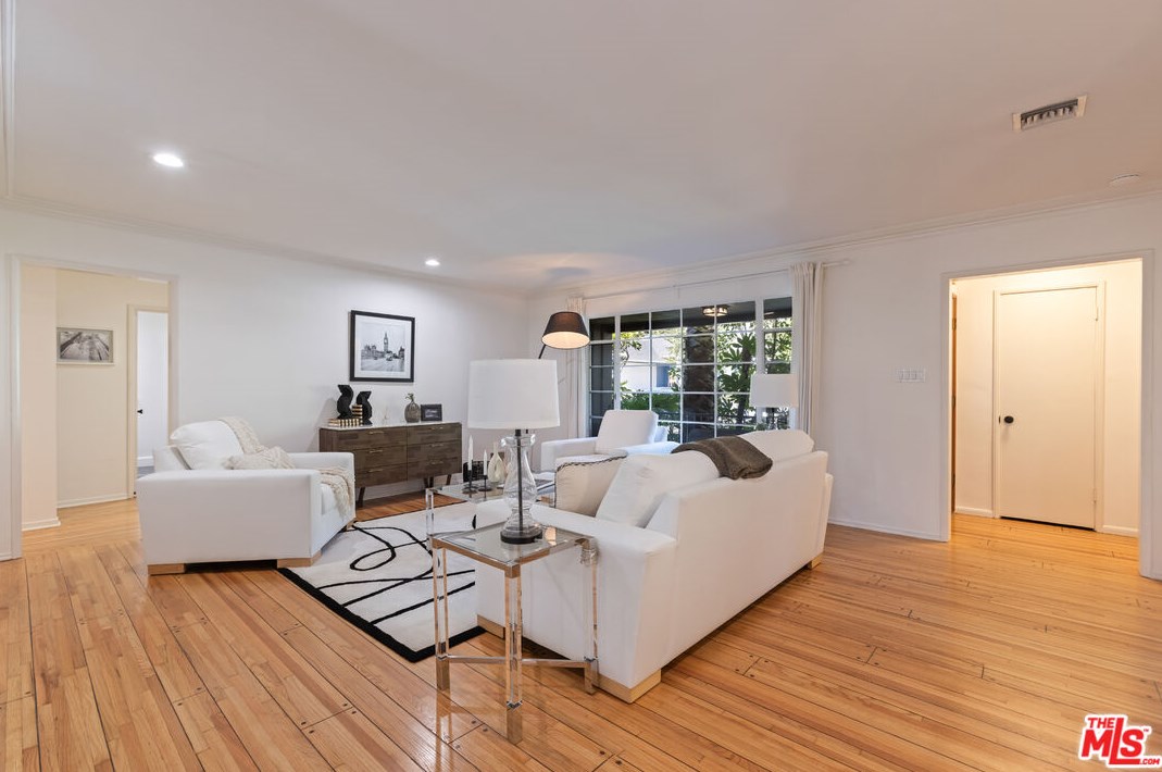 11600 Canton Pl, North Hollywood CA  91604-4163 exterior