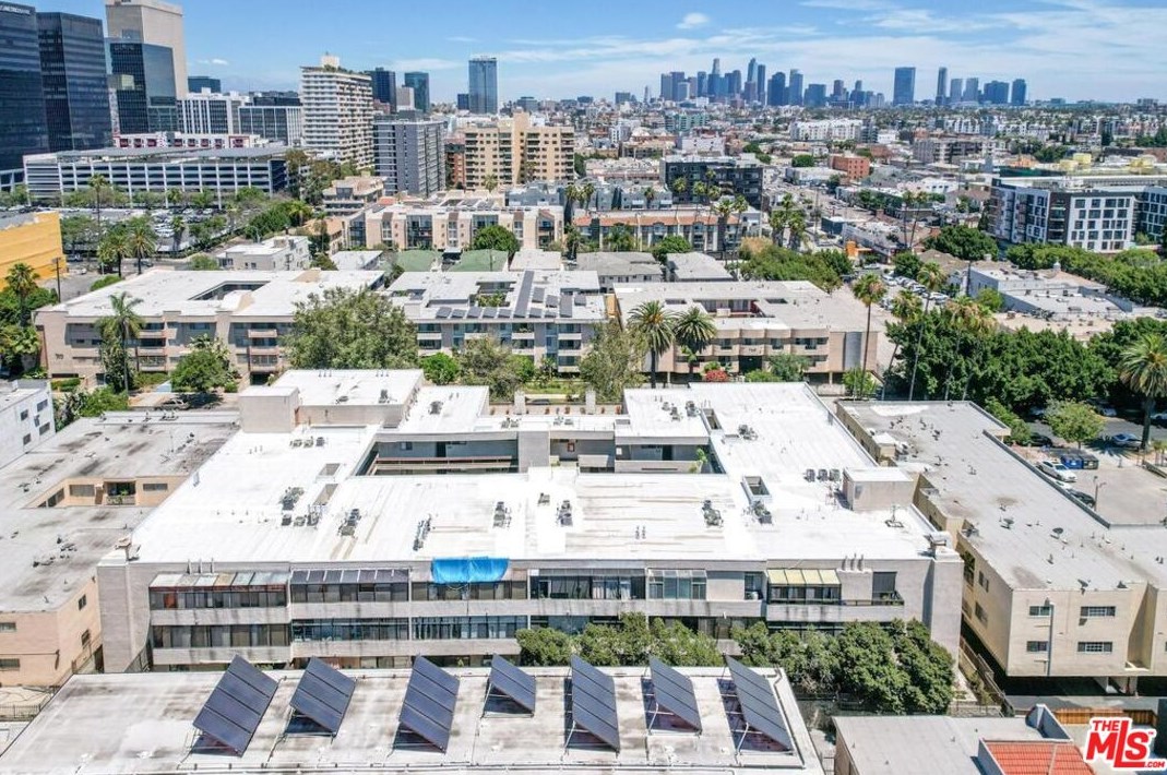 729 Hobart Blvd, Los Angeles CA  90005-2861 exterior