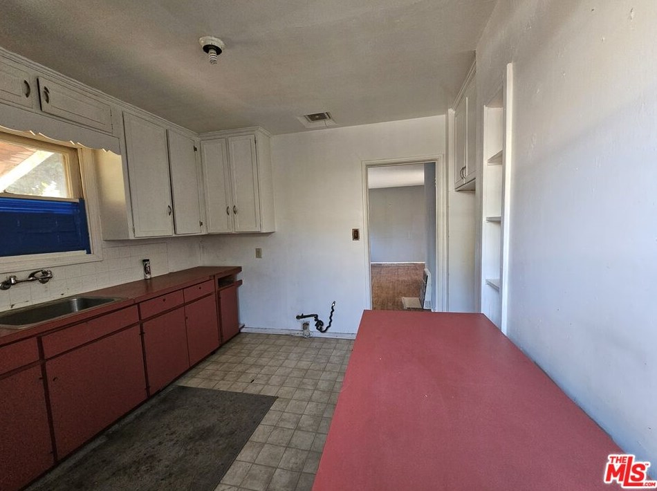18160 Ingomar St, Los Angeles CA  91335-2030 exterior