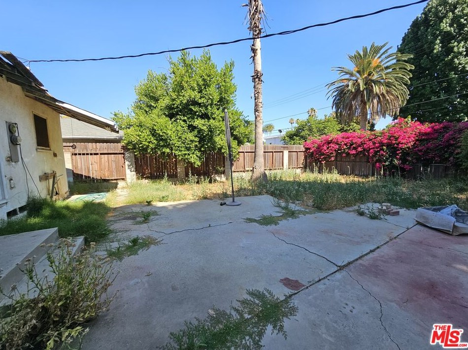 18160 Ingomar St, Los Angeles CA  91335-2030 exterior