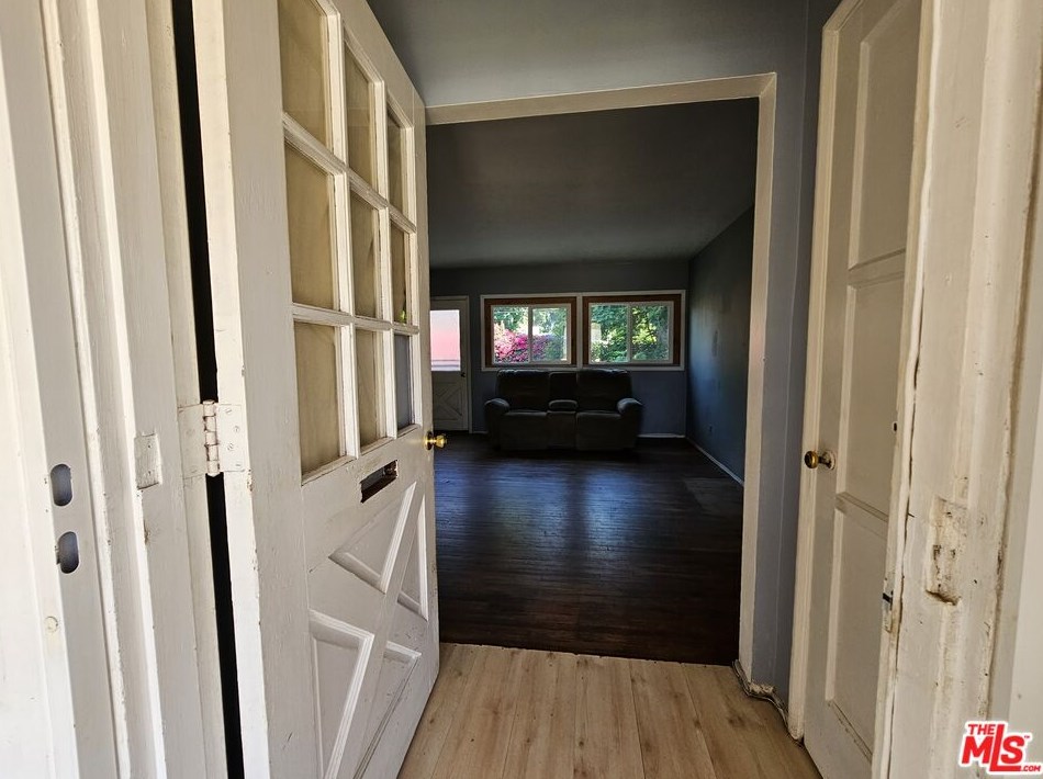 18160 Ingomar St, Los Angeles CA  91335-2030 exterior