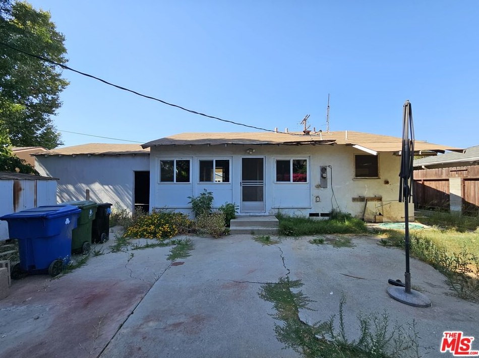 18160 Ingomar St, Los Angeles CA  91335-2030 exterior
