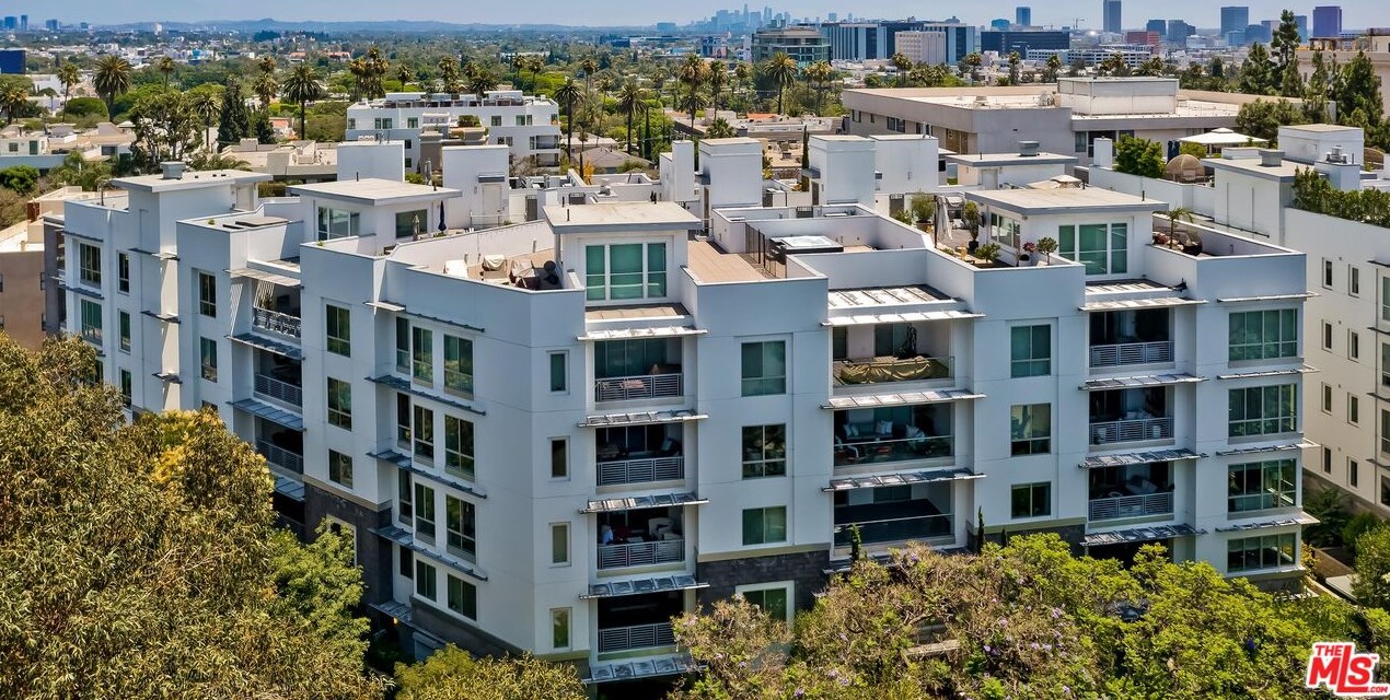 460 Palm Dr, Beverly Hills CA  90210-3965 exterior