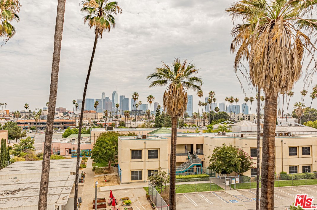 1029 Elden Ave, Los Angeles CA  90006-2958 exterior