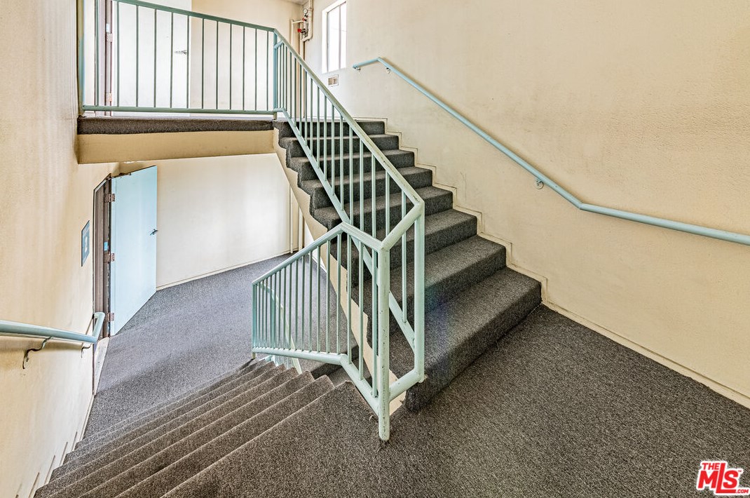 1029 Elden Ave, Los Angeles CA  90006-2958 exterior