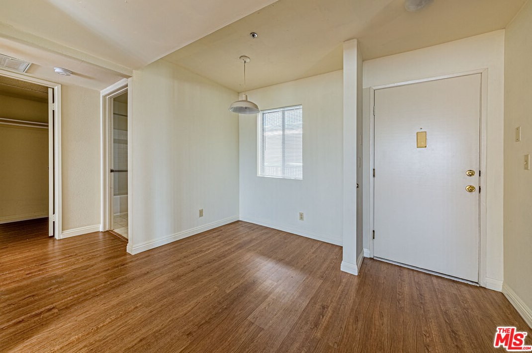 1029 Elden Ave, Los Angeles CA  90006-2958 exterior