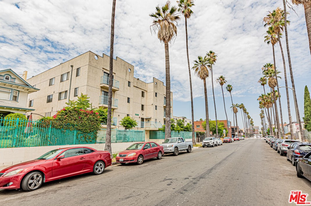 1029 Elden Ave, Los Angeles CA  90006-2958 exterior