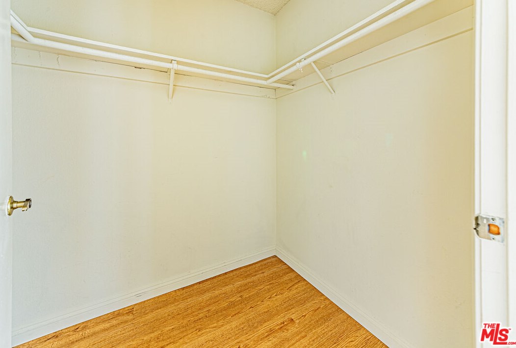 1029 Elden Ave, Los Angeles CA  90006-2958 exterior