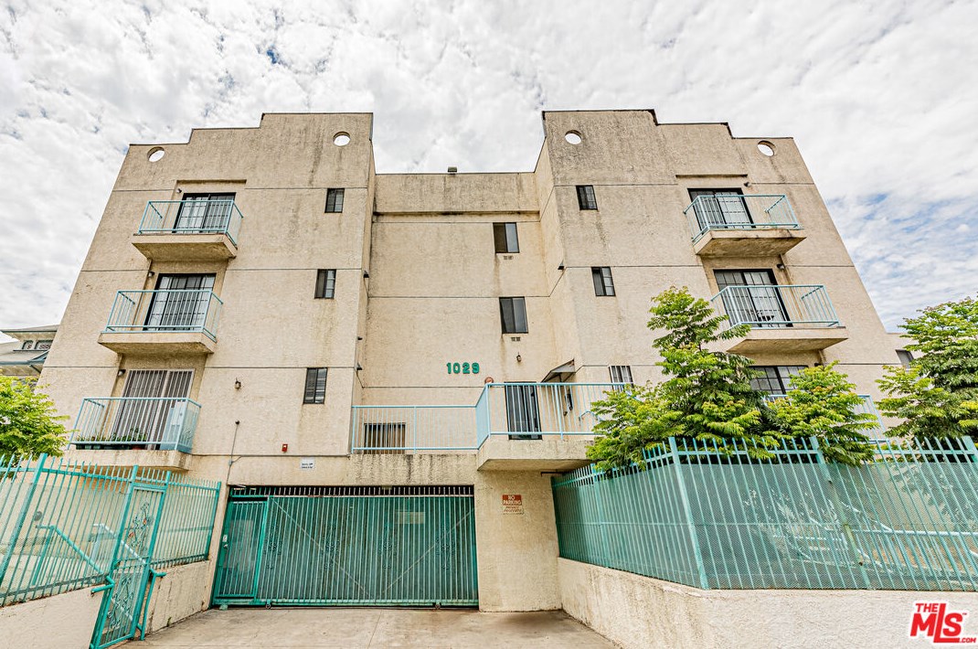 1029 Elden Ave, Los Angeles CA  90006-2958 exterior