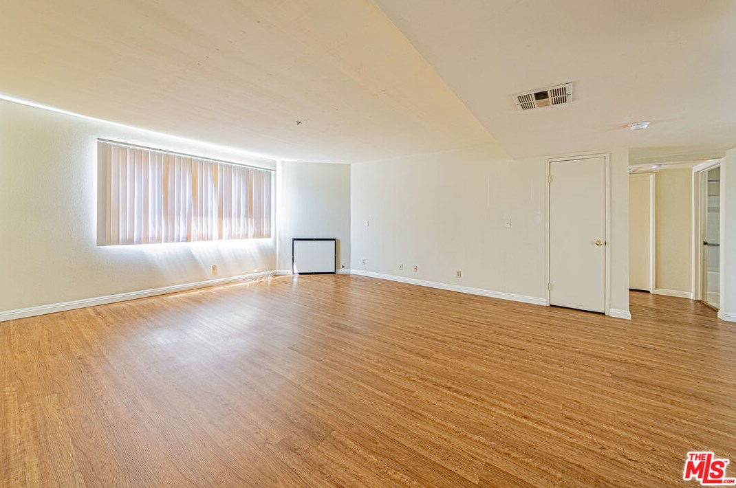 1029 Elden Ave, Los Angeles CA  90006-2958 exterior