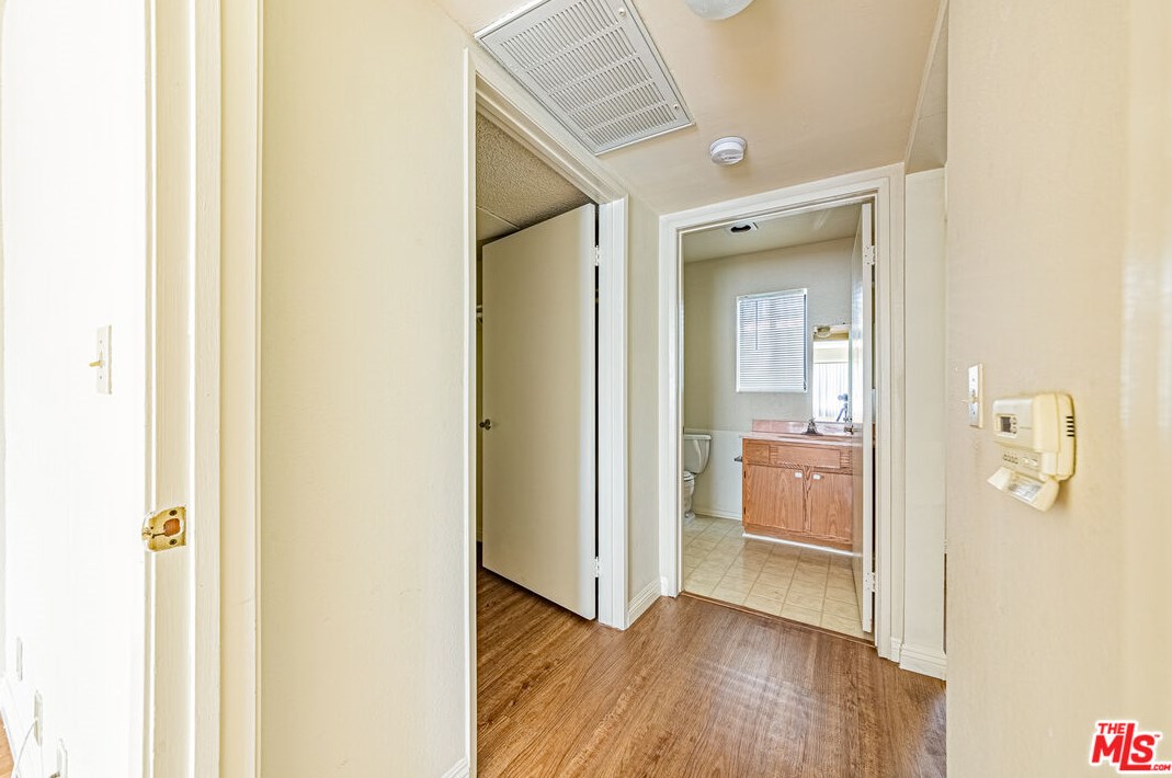 1029 Elden Ave, Los Angeles CA  90006-2958 exterior
