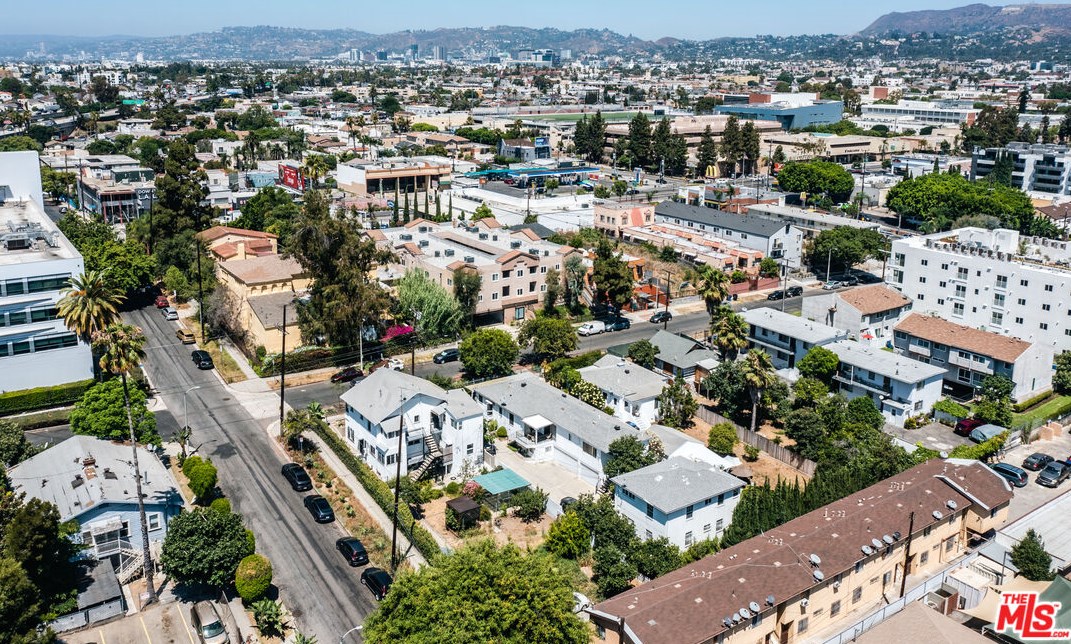 600 Juanita Ave, Los Angeles CA  90004-2216 exterior