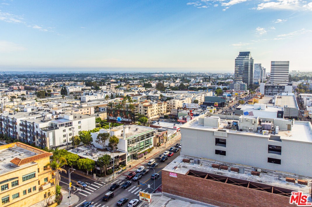 11822 Goshen Ave, Los Angeles CA  90049-7327 exterior