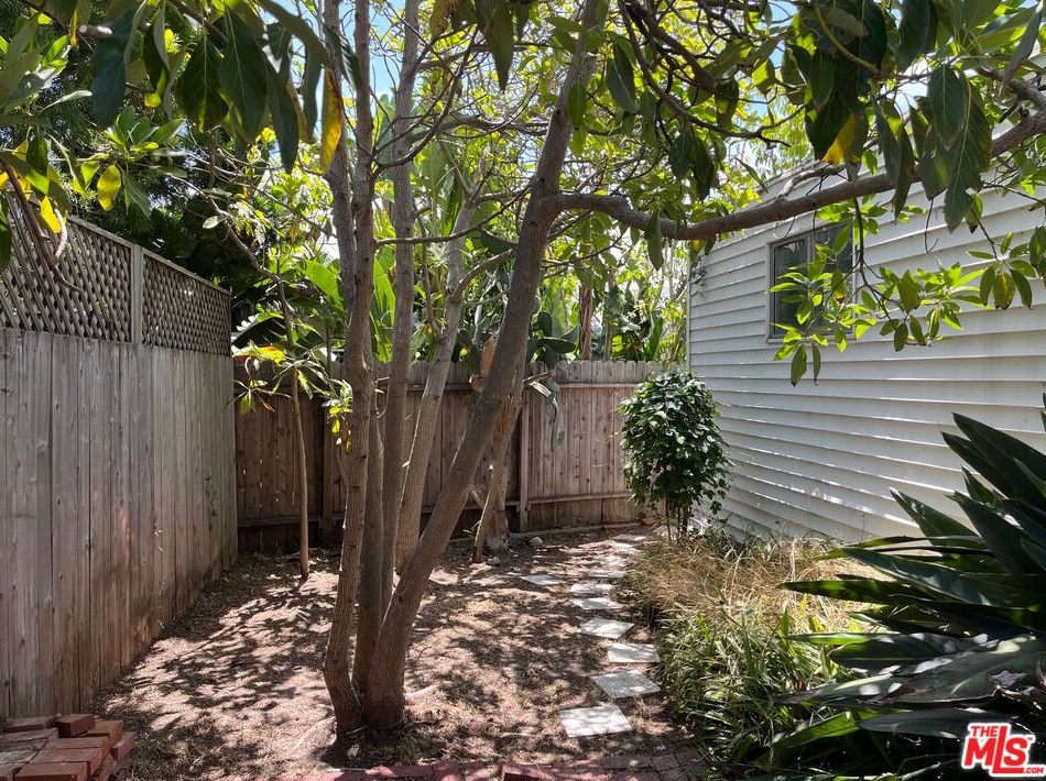 165 Paradise Cove Rd, Malibu CA  90265-8165 exterior